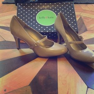 ✨HOST PICK✨Champagne heels,  never worn